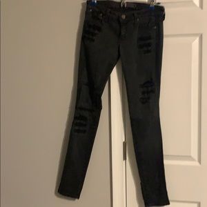 Black skinny jeans with wripped appearance